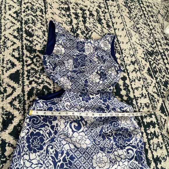 Blue and white Floral maxi with side cutouts size size small - Picture 7 of 10